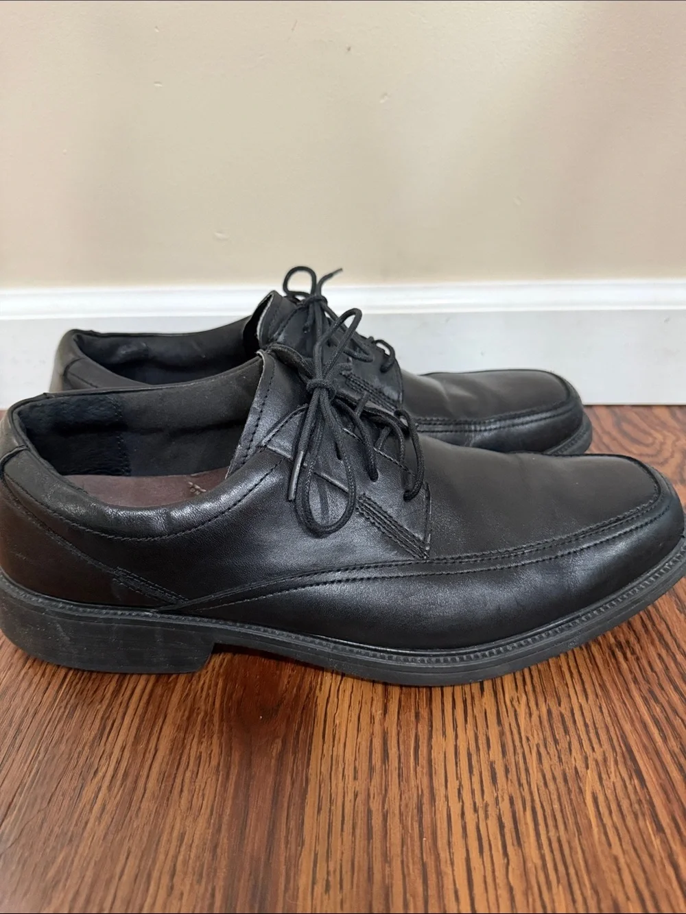 Bostonian Black Leather Lace-Up Oxfords